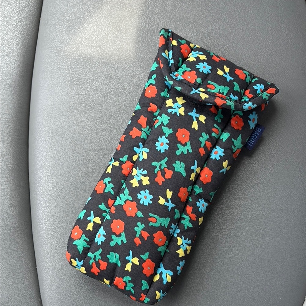BAGGU puffy glasses sleeve
